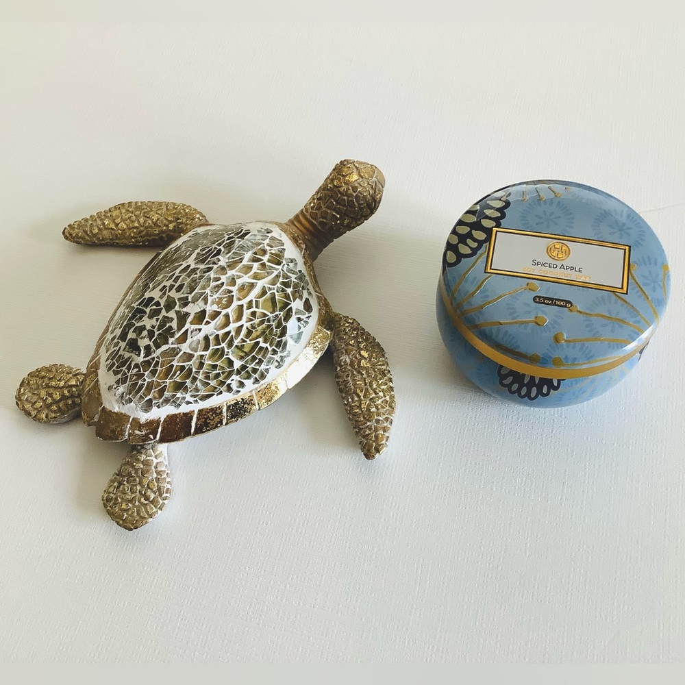 NWT DECORATIVE MOSIAC MINI TURTLE + SOY COCOUNUT WAX TINNED CANDLE